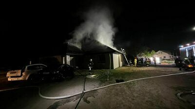 Walka z ogniem trwała 4 godziny. Strażacy mówią, że rodzina miała wiele szczęścia, bo gdy pożar wybuchł, wszyscy spali.