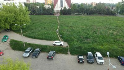 Sprawa dotyczy niezabudowanych, porośniętych dziką roślinnością działek przy ul. Filaretów