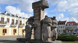 Pomnik w centrum Włodawy musi zniknąć? Mieszkańcy powiedzieli czego chcą