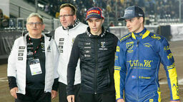 Dominik Kubera (drugi z prawej)