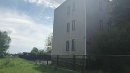 Budynek dawnej izby wytrzeźwień jest położony przy obwodnicy Zamościa, ale nieco na uboczu.