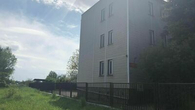 Budynek dawnej izby wytrzeźwień jest położony przy obwodnicy Zamościa, ale nieco na uboczu.