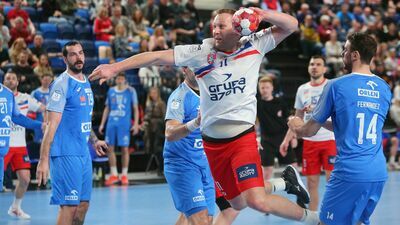 W tym sezonie Azoty Puławy przegrały oba mecze ligowe z Orlen Wisłą . W Płocku tylko 26:27, a u siebie 24:32