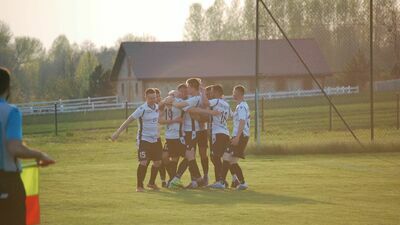 Błękitni Obsza – Łada 1945 Biłgoraj 3:1. Hit kolejki dla Błękitnych