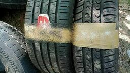 Dzięki temu że na części porzuconych opon znajdowały się numery rejestracyjne pojazdów, strażnicy miejscy szybko doszli do warsztatu, w którym opony miały być przechowywane