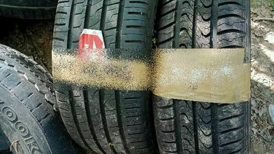 Dzięki temu że na części porzuconych opon znajdowały się numery rejestracyjne pojazdów, strażnicy miejscy szybko doszli do warsztatu, w którym opony miały być przechowywane