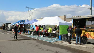 Większość uchodźców, którzy jadą drogą S17 z Ukrainy w kierunku Warszawy zatrzymuje się na Miejsku Obsługi Podróżnych w Markuszowie, gdzie nadal funkcjonuje zorganizowana oddolnie, społeczna pomoc humanitarna