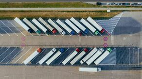 Ile może zarobić polski kierowca tira za granicą? Stawki i wymagania