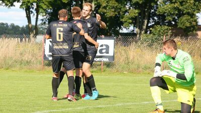 Piłkarze Stali Poniatowa pewnie zmierzają w kierunku IV ligi