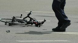 Kraksa na skrzyżowaniu. Rowerzystka wymusiła pierwszeństwo na innej rowerzystce