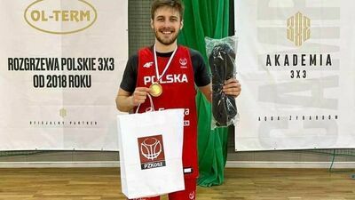 Bartłomiej Pelczar z nagrodami za zwycięstwo w Giżycku

