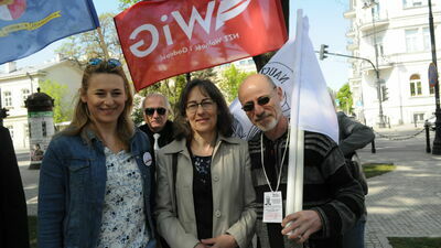 Od lewej: Agnieszka Pawlik-Regulska, prezeska Stowarzyszenia Nauczycieli i Pracowników Oświaty „Nauczyciele dla wolności”, Małgorzata Chodkowska i nauczyciel WF z SP nr 51 w Lublinie