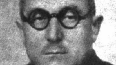 Stefan Sendłak urodził się we wsi Podpole, na terenach znajdujących się obecnie w granicach Zamościa.