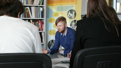 Młodzi Litwini i Słowacy mieli okazję poznać wojnę w Ukrainie z relacji tych, których ona bezpośrednio dotknęła.