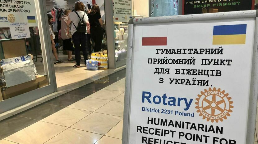 Aby wejść do środka i zrobić „zakupy” wystarczy okazać ukraiński paszport