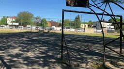 To co znajduje się na tyłach II LO, trudno nawet nazwać boiskiem.