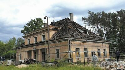 Tak zabytkowa stacja kolejowa wyglądała przed remontem. Jest ogromna różnica