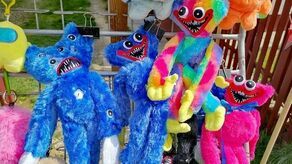 Pluszaki Huggy Wuggy można kupić na straganach. Mnóstwo ofert sprzedaży jest też w internecie. Ceny wahają się od kilkudziesięciu do ponad 100 złotych, w zależności od wielkości zabawki.