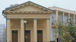 Domek Grecki w przyszłości może stać się nowym domem dla Urzędu Stanu Cywilnego, Muzeum Czartoryskich, lub Centrum Usług Wspólnych. Decyzja o przyszłości tej nieruchomości nadal nie została podjęta