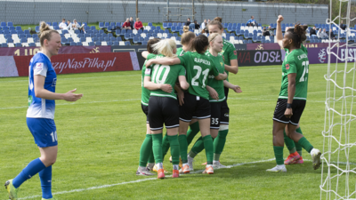 Piłkarki Górnika świętują zdobycie jednej z bramek w Łodzi

