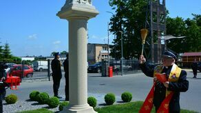 Poświęcenia figury dokonał kapelan strażaków.