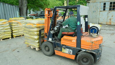 Punkt przy ul. Łęczyńskiej. Właśnie dotarł zamówiony węgiel