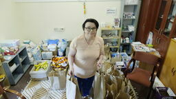 Na portalu Pomagam.pl trwa zbiórka „Skakanka-Ukrainie”. Dary rzeczowe można przywozić też od poniedziałku do piątku w godz. 15-19 do magazynu fundacji przy ul. Łęczyńskiej 43. Potrzebni są też wolontariusze, którzy mogliby pomóc w wydawaniu wsparcia. Na zdjęciu Monika Skałecka z fundacji.