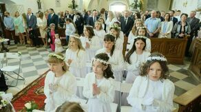 Dzisiejsza uroczystość. Pierwsza Komunia Święta w kościele w Dysie. 