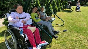 Liza (na pierwszym planie), córka Żanny Zgórskiej, ma w Białobrzegach zapewnioną rehabilitację, na jaką w Ukrainie nie mogłaby liczyć.