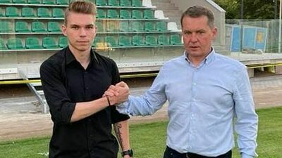 Artur Renkowski (z lewej) zastąpi na stanowisku trenera Podlasia Rafała Borysiuka