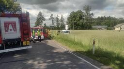 Makabryczny wypadek. Element sprzętu rolniczego wbił się w szybę auta i zabił kobietę