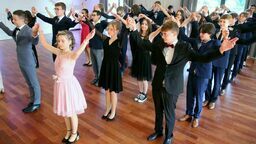 Lublin. Bal ósmoklasistów SP nr 45. Uczniowie bawili się poza szkołą