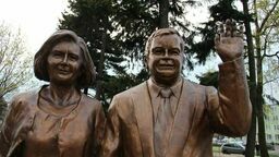 Pomnik Marii i Lecha Kaczyńskich w Białej Podlaskiej.