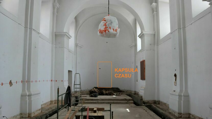 Remontowane wnętrze dawnej cerkwi, z miejscem, gdzie było ukryte przejście 