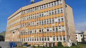 Obok istniejącego budynku przy Karmelickiej 7 stanąć mają jeszcze dwa podobnej wysokości