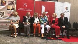 Tablicę odsłaniali dzisiaj: Elżbieta Daszewska, Maria Róża Ponińska, Gabriela Bogusławska i Agnieszka Rożnowska oraz ich brat, były prezydent Zamościa, Marcin Zamoyski