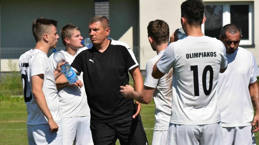 Siergiej Sawczuk po zakończeniu sezonu 2021/2022 pożegnał się z rolą pierwszego trenera w Olimpiakosie Tarnogród<br />
<br />
