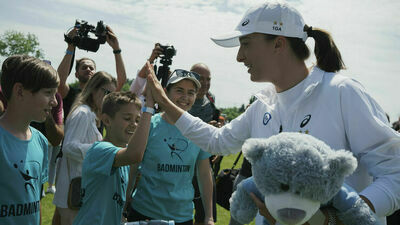 Iga Świątek w Lublinie. Tuż przed Wimbledonem przybijała piątki z dziećmi