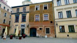 Najmniejszym z lokali zwolnionych przez przedsiębiorców jest ten na parterze kamienicy przy Rynku 14. Jest to także jeden z lokali o najwyższej wywoławczej stawce czynszu miesięcznego za metr kwadratowy