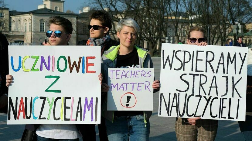 Nauczyciele walcząc o podwyżki strajkowali w kwietniu 2019 r. Wspierali ich wtedy uczniowie