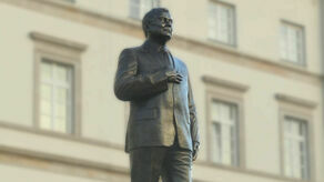 Tak wygląda pomnik Lecha Kaczyńskiego w Warszawie. Projektu lubelskiego pomnika jeszcze nie ma