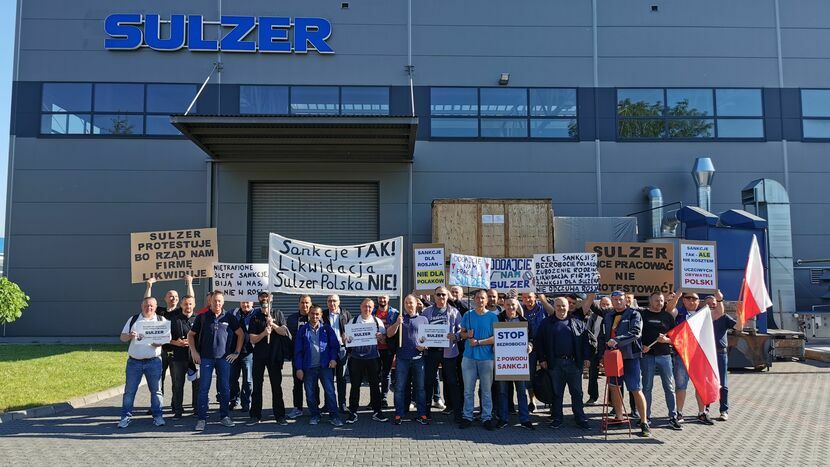 3 czerwca pozbawieni pracy i płacy pracownicy Sulzera z Lublina pojechali protestować przed Ministerstwem Spraw Wewnętrznych i Administracji w Warszawie przeciwko nałożonym sankcjom. Nikt z resortu jednak do nich nie wyszedł