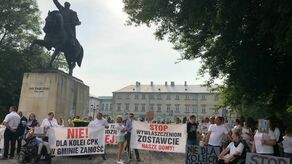 Mieszkańcy gminy Zamość protestowali przy pomniku Hetmana Jana Zamoyskiego, założyciela miasta.