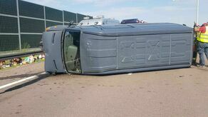 Wystrzeliła opona w busie. Droga S12 już jest przejezdna