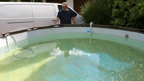 Leszek Gawron to mieszkaniec os. Włostowice, który skarży się na jakość wody dostarczanej przez miejską sieć wodociągów.