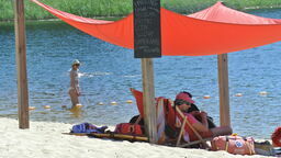 Kąpiących się w stawach Echo strzegą ratownicy.