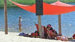 Kąpiących się w stawach Echo strzegą ratownicy.