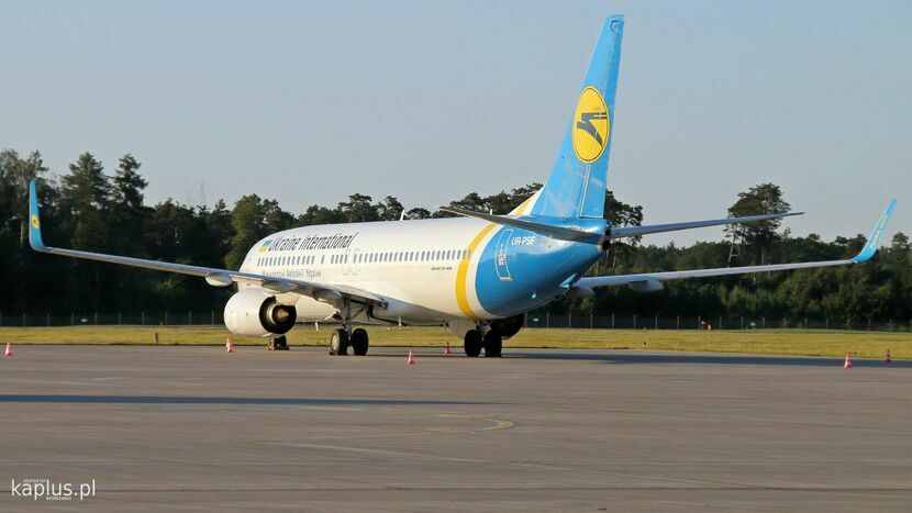 Jeden z dwóch należących do UIA Boeingów 737-800, które od miesiąca stacjonują na lubelskim lotnisku