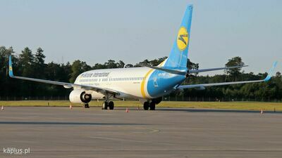 Jeden z dwóch należących do UIA Boeingów 737-800, które od miesiąca stacjonują na lubelskim lotnisku