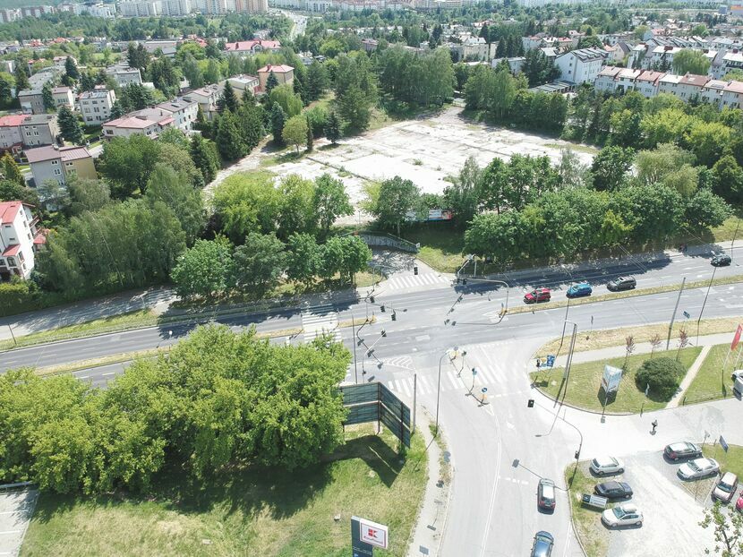 Mieszkańcy os. Świt chcą, by wjazd do planowanego kompleksu nowych budynków znajdował się od ul. Orkana przez istniejące już skrzyżowanie z ul. Poznańską